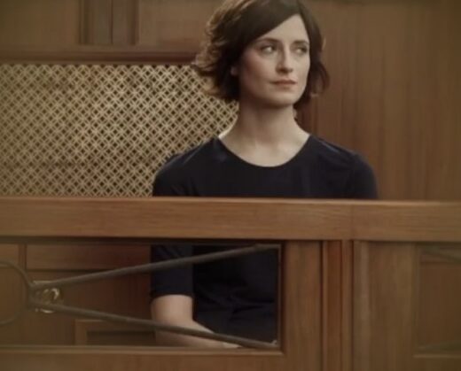 After a break-in, a frail elderly woman is found dead in her flat by her neighbor. Tipped off by the victim's granddaughter Connie, the investigation focuses on the old lady's live-in caregiver.