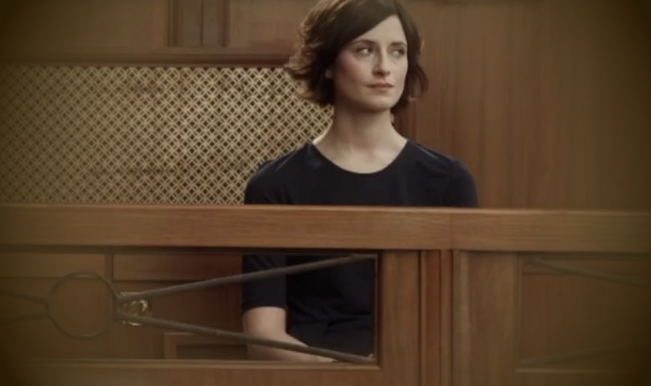 After a break-in, a frail elderly woman is found dead in her flat by her neighbor. Tipped off by the victim's granddaughter Connie, the investigation focuses on the old lady's live-in caregiver.