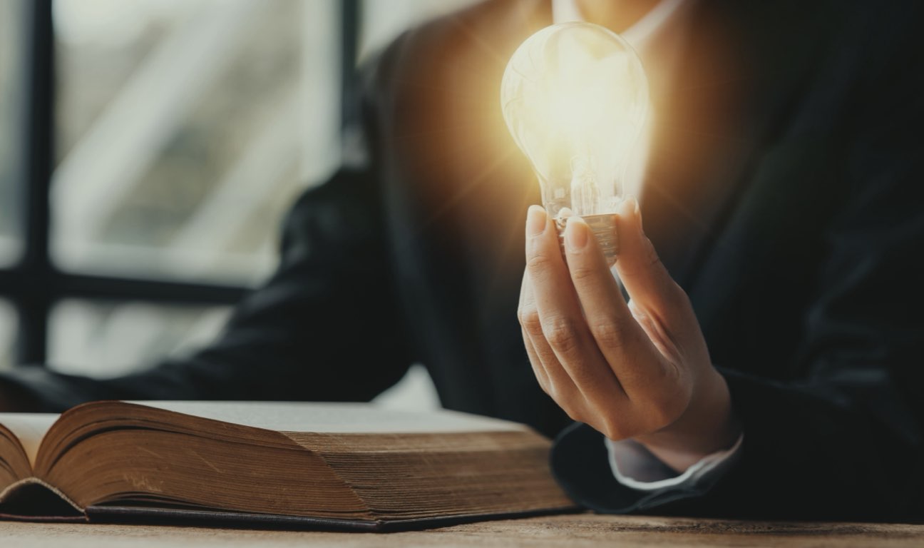 This article delves into the estates of five legendary individuals: Bob Ross, Stan Lee, Michael Jackson, Marilyn Monroe, and Paul Walker. These inheritance battles shed light on the significance of explicit planning for intellectual property.