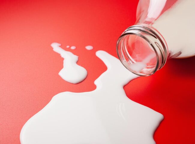 Huntington Hartford II, heir to the A&P grocery fortune, experienced a significant financial decline due to a series of failed ventures and lavish spending habits, ultimately leading to bankruptcy. 