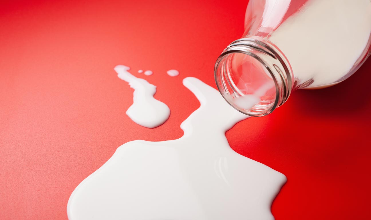 Huntington Hartford II, heir to the A&P grocery fortune, experienced a significant financial decline due to a series of failed ventures and lavish spending habits, ultimately leading to bankruptcy. 