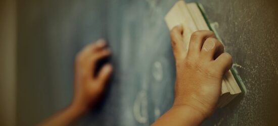 Understanding the common mistakes that lead to in-family lawsuits can help you craft an estate plan that truly safeguards your legacy while minimizing conflict. Here are five mistakes that often cause families to end up in court.