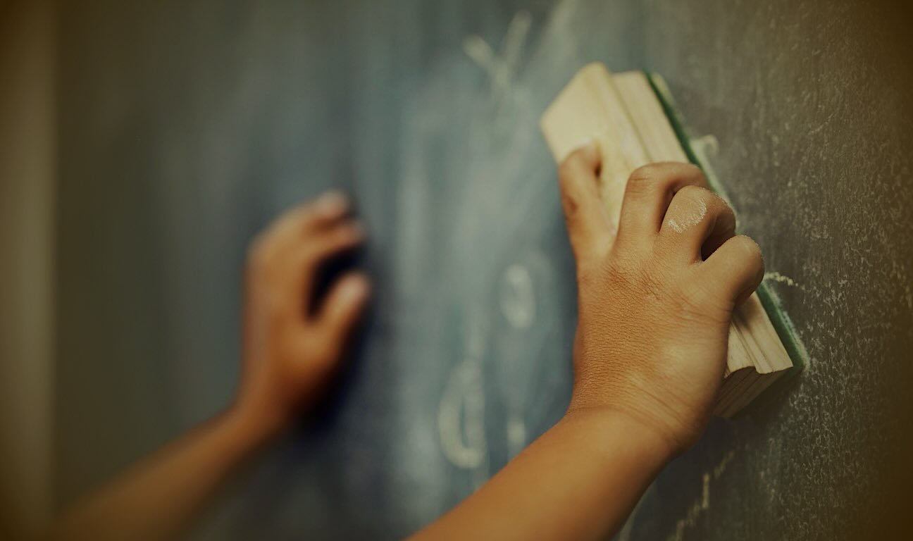 Understanding the common mistakes that lead to in-family lawsuits can help you craft an estate plan that truly safeguards your legacy while minimizing conflict. Here are five mistakes that often cause families to end up in court.