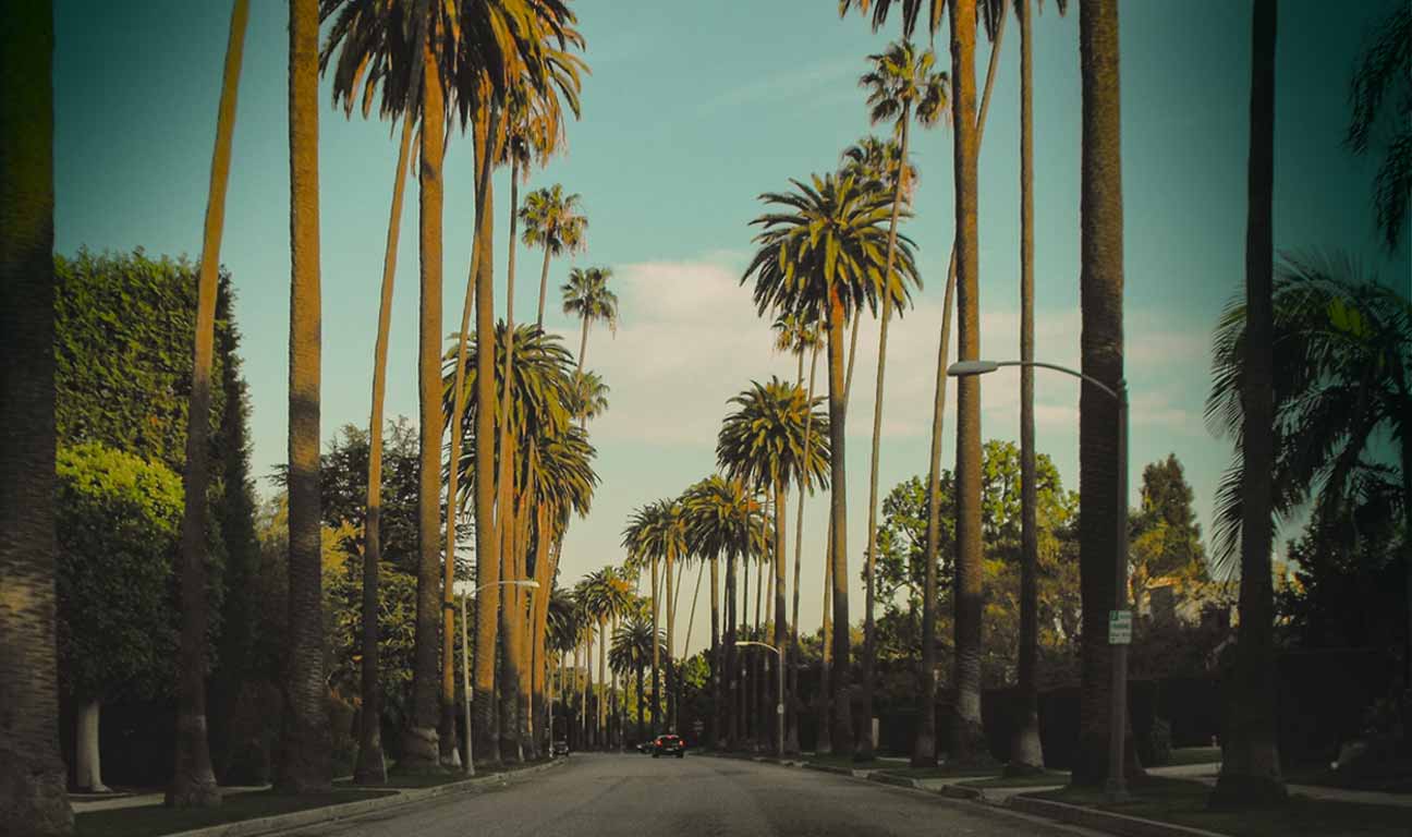 Tori Spelling, daughter of TV producer Aaron Spelling, received an inheritance of $800,000 from his $500 million estate, not the substantial sum some might have expected. 