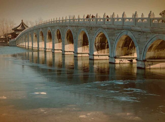 This video unpacks the 2024 court case involving Zong Qinghou's heirs, the $1.8 billion trust dispute, and the clash between Zong Fuli and three U.S.-based claimants.