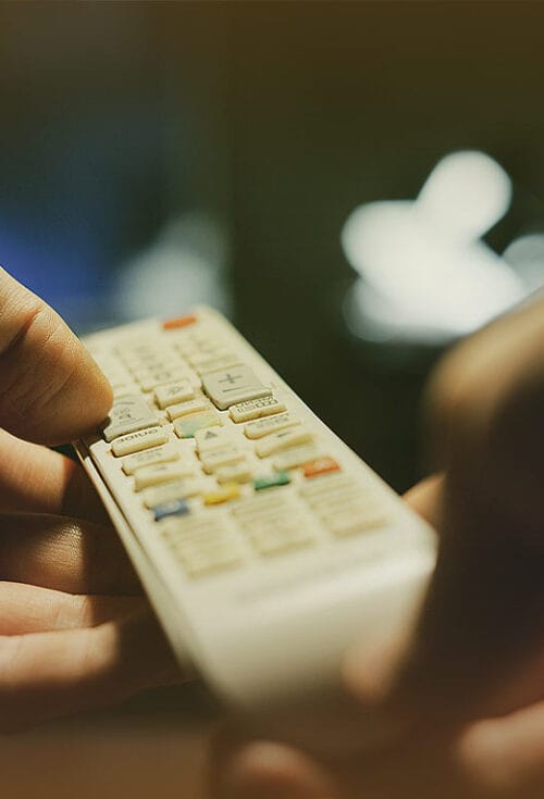 A years-long succession battle within Rupert Murdoch's conservative media empire has drawn to a close, with his son Lachlan set to control the news group. The deal ends all litigation over the family's trust.