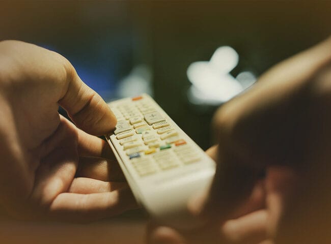 A years-long succession battle within Rupert Murdoch's conservative media empire has drawn to a close, with his son Lachlan set to control the news group. The deal ends all litigation over the family's trust.