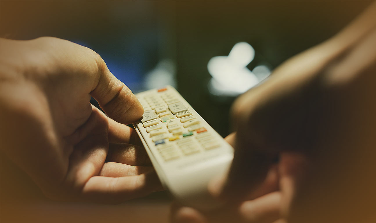 A years-long succession battle within Rupert Murdoch's conservative media empire has drawn to a close, with his son Lachlan set to control the news group. The deal ends all litigation over the family's trust.