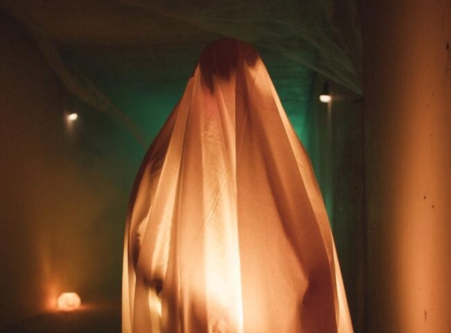 Exploring the legal, contractual, and federal challenges of AI-driven celebrity likeness—from state statutes to the proposed “No Fakes Act.”