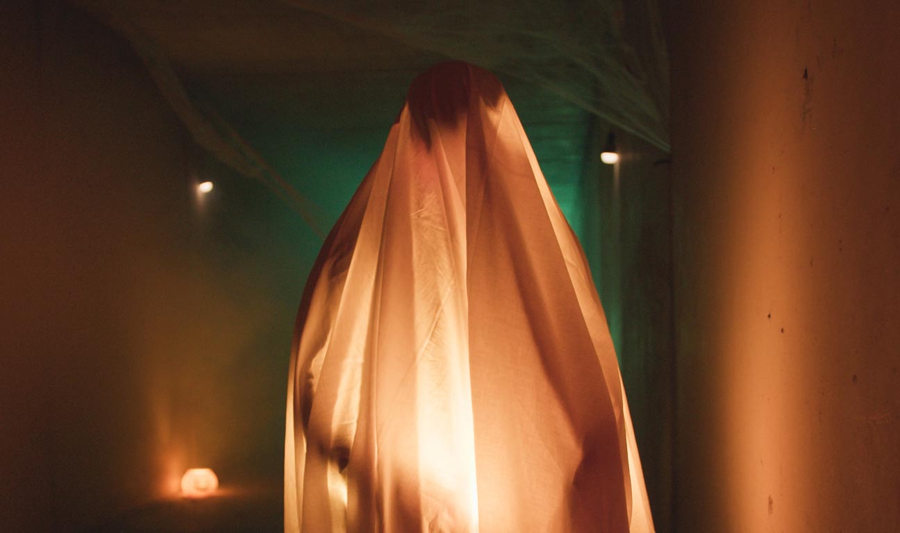 Exploring the legal, contractual, and federal challenges of AI-driven celebrity likeness—from state statutes to the proposed “No Fakes Act.”