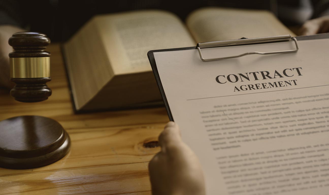 Although they are very similar legal concepts, "contracts of inheritance" and "heir agreements" are not the same.