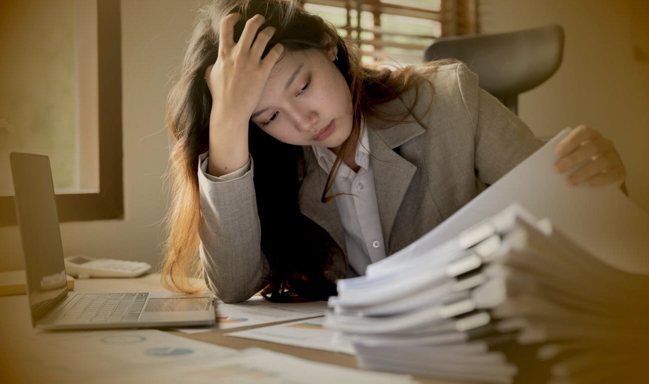 Over the past decade, a caregiving crisis has been building in the workplace. Currently, 35% of the Canadian workforce or 8 million people, are struggling and juggling their work responsibilities with caregiving duties.