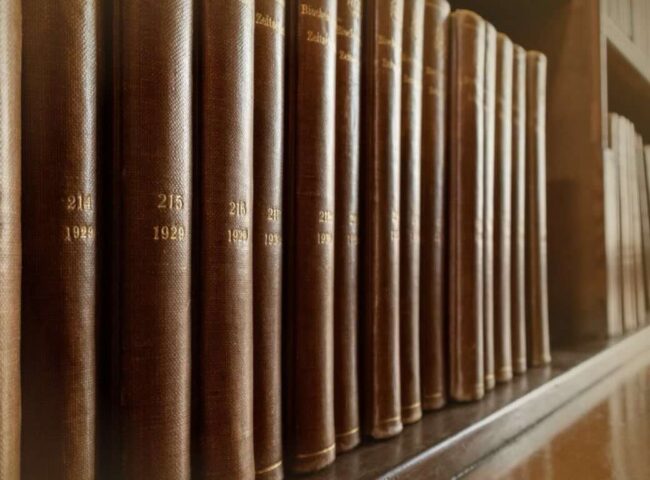 When someone dies without a will, the law steps in to decide who gets the estate. That process depends heavily on who qualifies as an "heir at law". This guide explains exactly what an heir at law is, who qualifies, and how it all plays out in real life...